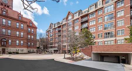 255 E Liberty Dr #206-2 Wheaton, IL 60187