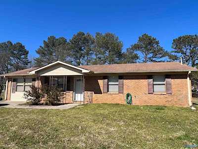 105 Cindy Drive New Market, AL 35761
