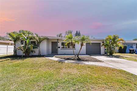 6894 32nd Ave N St. Petersburg, FL 33710