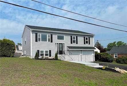 9 Neutaconkanut Rd Johnston, RI 02919