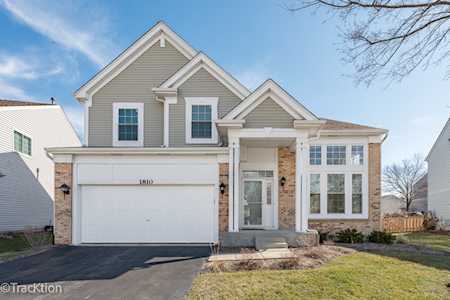 1810 Hobson Ln Aurora, IL 60503