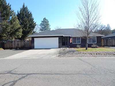 452 Yew Wood Dr Shady Cove, OR 97539
