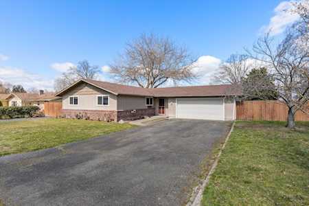 892 Lark Ellen Way Grants Pass, OR 97527