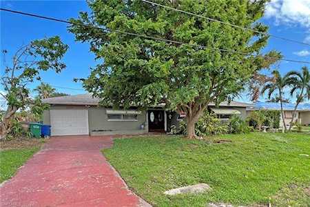5227 Willow Ct Cape Coral, FL 33904