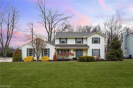 32388 Stoney Brook Dr Avon Lake, OH 44012