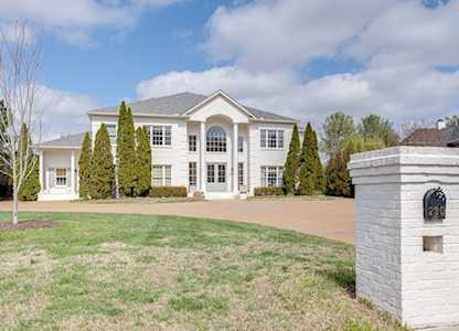 230 Pelham Dr Brentwood, TN 37027