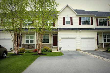 1084 King Way Breinigsville, PA 18031