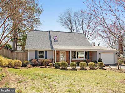 13305 Point Pleasant Dr Fairfax, VA 22033