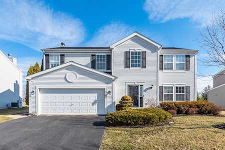1882 Clarendon Ln Aurora, IL 60504