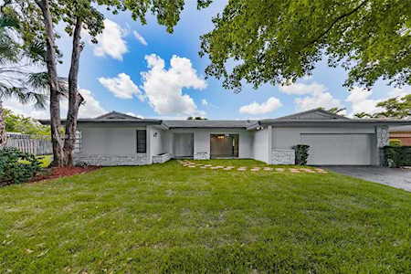 601 Lake Dasha Circle Plantation, FL 33324