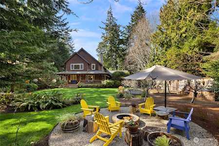 1981 NE Willow Ave Bainbridge Island, WA 98110