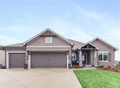 2409 SW River Spring Rd Lee's Summit, MO 64082