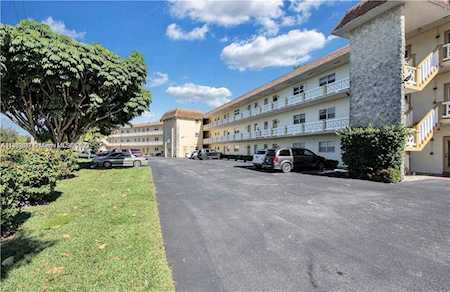 5151 W Oakland Park Blvd #304 Lauderdale Lakes, FL 33313