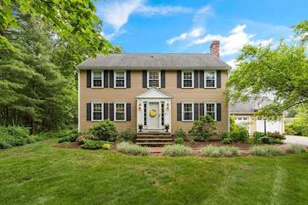 5 Brown Field Ln Georgetown, MA 01833