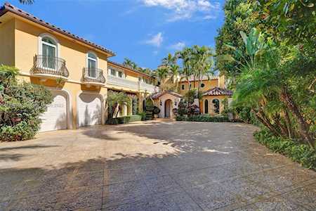 5369 Pine Tree Dr Miami Beach, FL 33140