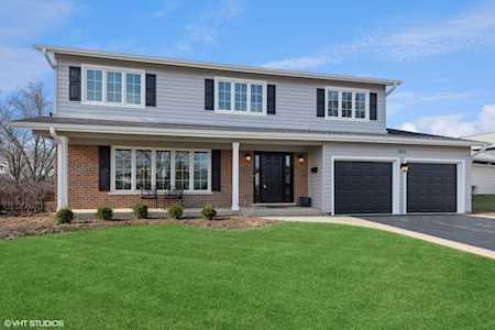 303 W Tanglewood Dr Arlington Heights, IL 60004