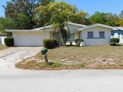 28 Bel Forest Dr Belleair Bluffs, FL 33770