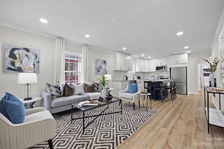 2431 Dundeen St Charlotte, NC 28216