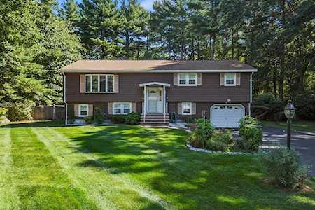 34 Lois Lane Billerica, MA 01821