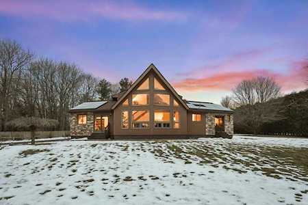 18 Mayo Road Hubbardston, MA 01452