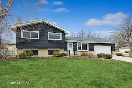 330 Wingate Dr Schaumburg, IL 60193