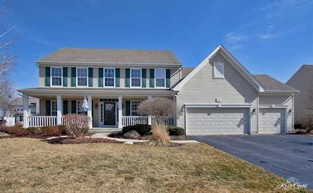 1763 Goldsboro Ln Crystal Lake, IL 60014