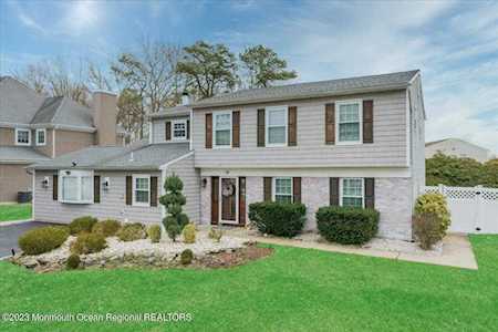 24 Honeysuckle Way Howell, NJ 07731