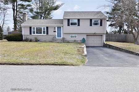 72 Nakomis Dr Warwick, RI 02888
