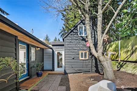 21108 1st Ave S Des Moines, WA 98198
