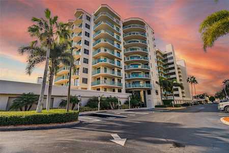 670 Island WAY #306 Clearwater, FL 33767