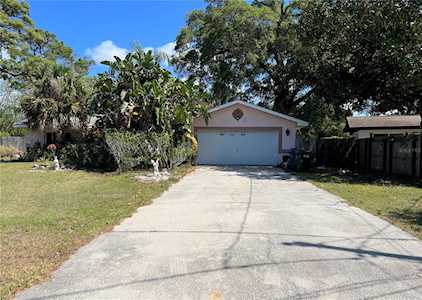 8 Belle Meade CIRCLE Largo, FL 33770