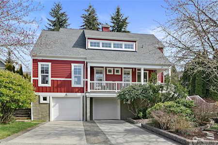 753 Village Circle NE Bainbridge Island, WA 98110