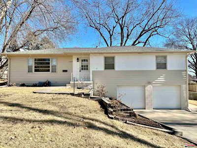 1007 S Madison St Papillion, NE 68046