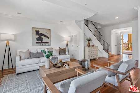 1050 N Edinburgh Ave #301 West Hollywood, CA 90046