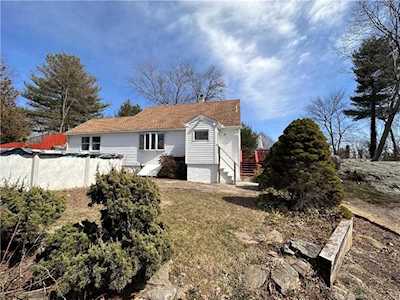 35 Narragansett Trail Shelton, CT 06484