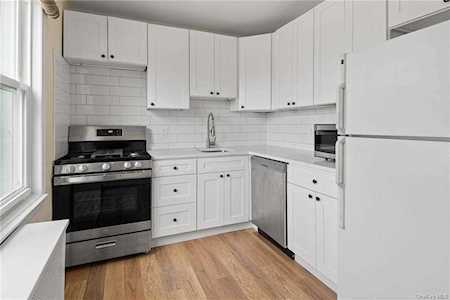 155 Hilltop Acres #155 Yonkers, NY 10704