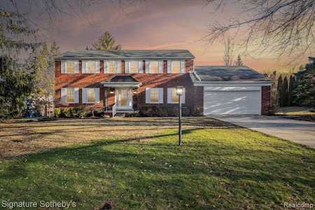 2344 Prestwick Dr Troy, MI 48098