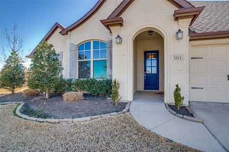 301 Bluffside Trail Benbrook, TX 76126