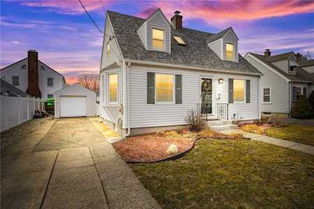 213 Woodhaven Rd Pawtucket, RI 02861