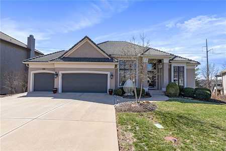 9012 Pine St Lenexa, KS 66220