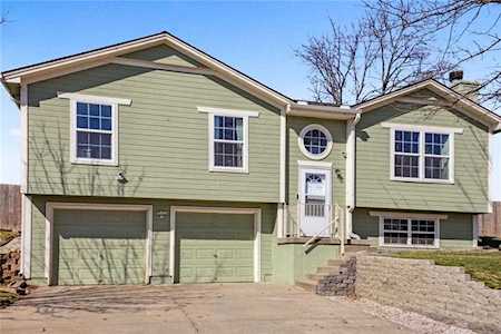 20242 E 17th Street Ct N Independence, MO 64056