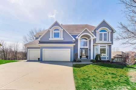 1504 Woodland Shores Place Lee's Summit, MO 64086