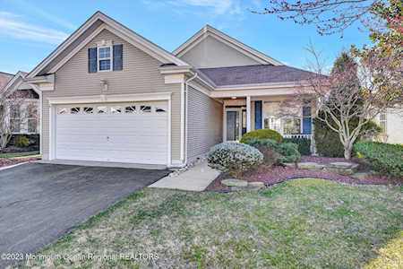 17 Spencer Dr Jackson, NJ 08527