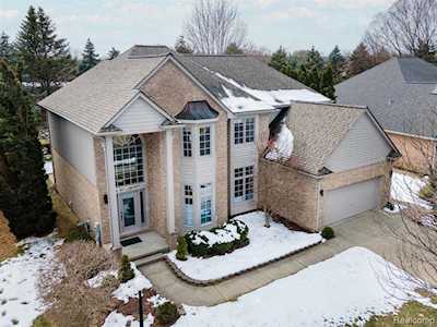894 Hillsborough Rochester Hills, MI 48307