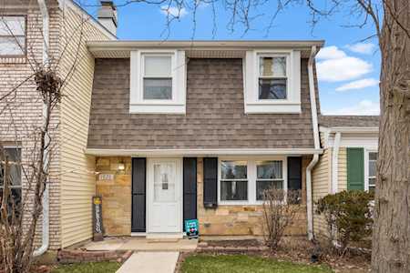 1926 Farnham Ct Schaumburg, IL 60194