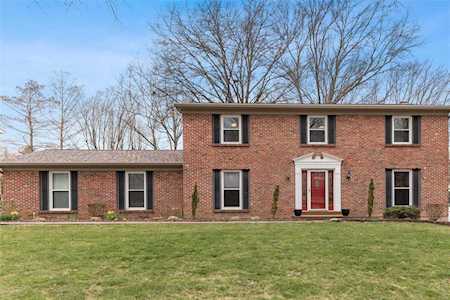 1573 Foxham Dr Chesterfield, MO 63017