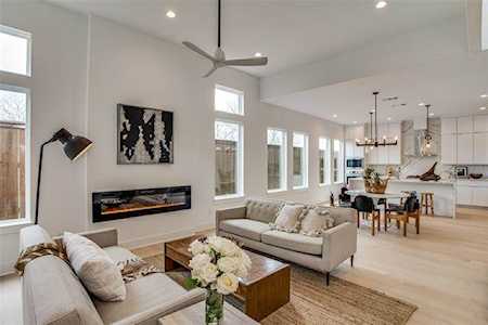 1943 Canada Drive Dallas, TX 75212
