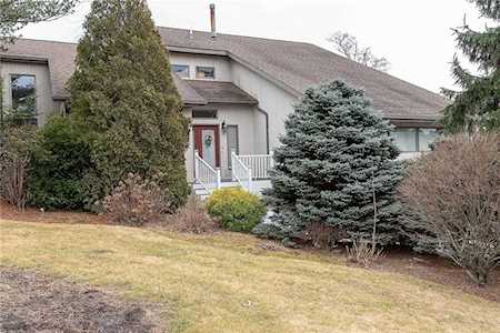 15 Phenix Ridge Dr Cranston, RI 02921