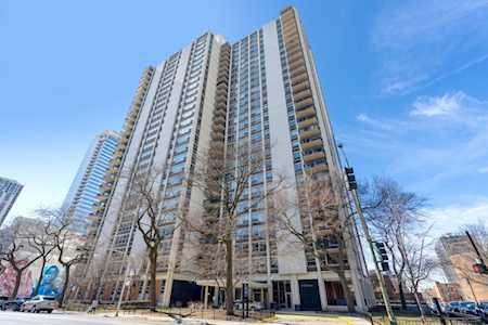 1255 N Sandburg Terrace #402E Chicago, IL 60610