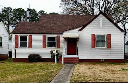 306 Plover Dr Portsmouth, VA 23704
